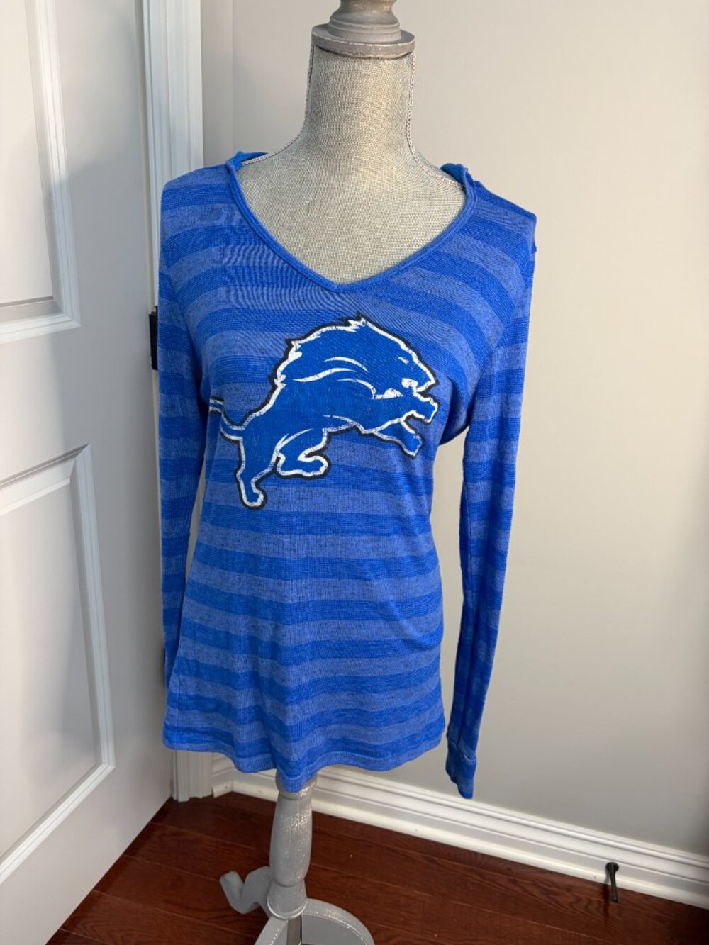 Women's Detroit Lions Hooded Long Sleeve Top Size M EUC - Picture 2 of 3